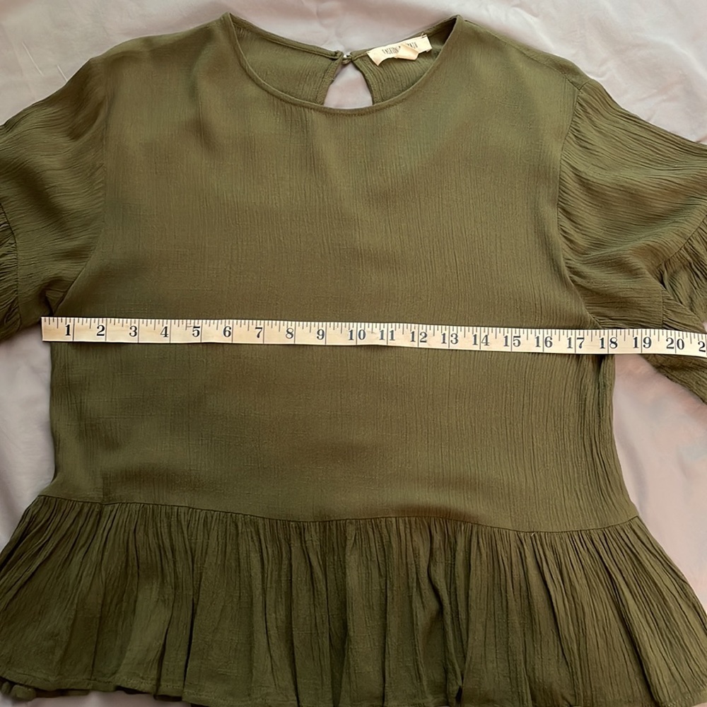 Green women’s short sleeve top | color: green | size medium - Picture 5 of 6